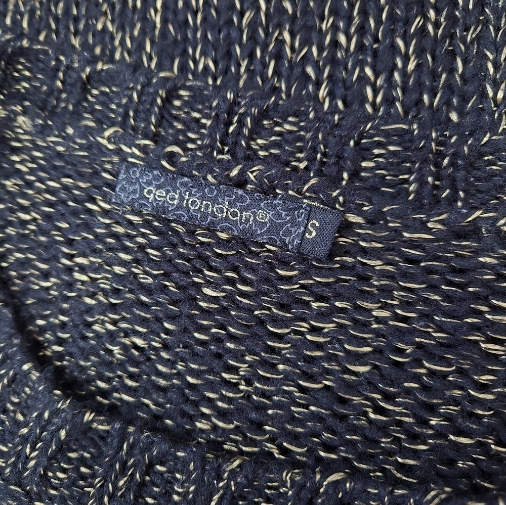 QED LONDON Black and Gold Knit Sweater. Size Small - Picture 7 of 9